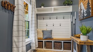 A cozy reading nook with a bench, shelves, and a potted plant. - Forest Mountain Views with Yard, 3-bedroom pet friendly home Fairview (Fairview)