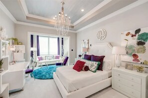 5 bedrooms, iron/ironing board, WiFi, bed sheets