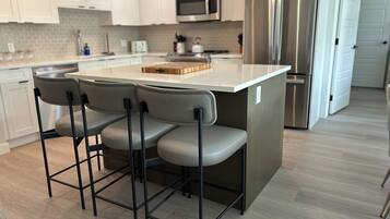 Coffee/tea maker, fridge, microwave, oven