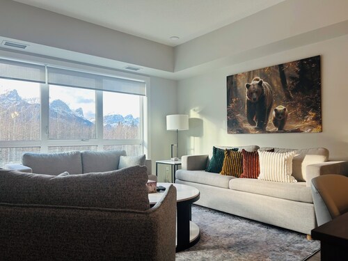 Stunning 2-Bedroom Condo with Breathtaking Mountain Views
