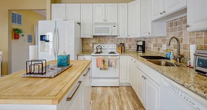 Townhomes of Providence spacious townhouse w/shared pool, patio & grill