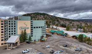 Exterior - Ski Paradise (Snowshoe)