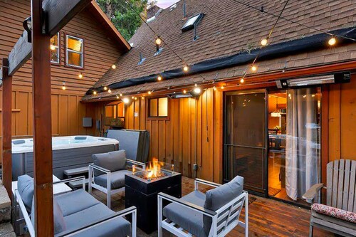 Outdoor Enthusiast's Paradise - Mountainside Cabin