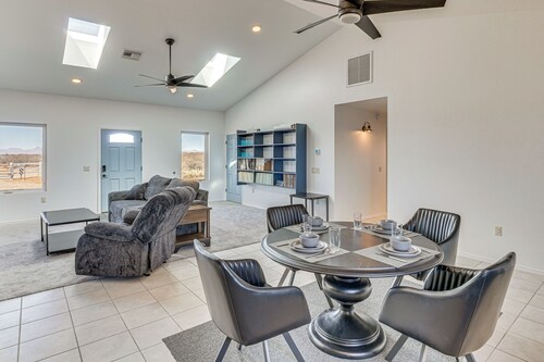 Stargazer's Delight: Mtn-View Pearce Home w/ Deck!