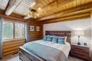 3 quartos, ferros/tábuas de passar roupa, acesso à internet