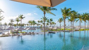 4 piscines extérieures