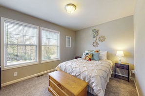 2 bedrooms, travel cot, WiFi, bed sheets - Charming 2BR Retreat with Full Kitchen, Wifi and Gas Grill for Outdoor Dinning (Fletcher)