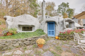 Terrace/patio - < 6 Mi to Arlington: 'Whimsical Stone Abode!' (Sandgate)