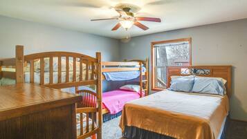 3 bedrooms, iron/ironing board, internet, bed sheets