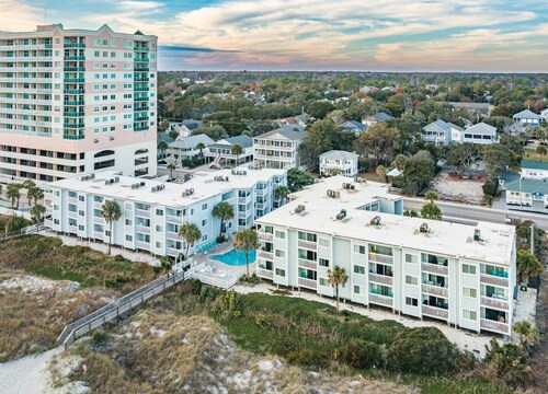 Crescent Beach Gem
2-bedroom 2-Bath condo — North Myrtle Beach