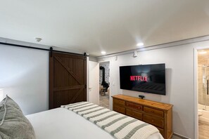 2 bedrooms, iron/ironing board, internet, bed sheets