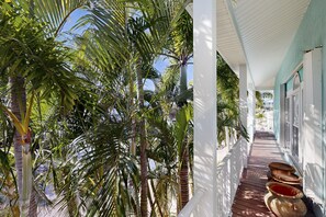 Property grounds - Waterfront home w/hot tub, gas grill, WiFi, AC, near attractions (Key Largo)