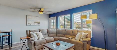 Fernseher, Kamin, Bücher