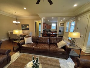 TV connectée, cheminée, lecteur de DVD