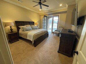3 bedrooms, desk, iron/ironing board, free WiFi