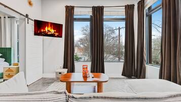 1 makuuhuone, työpöytä, silitysrauta/-lauta, Wi-Fi