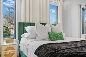 1 bedroom, desk, iron/ironing board, WiFi - West Nashville Stay 10 Mins to Broadway (Nashville)