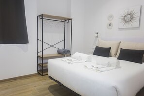 2 slaapkamers, een strijkplank/strijkijzer, gratis wifi, beddengoed