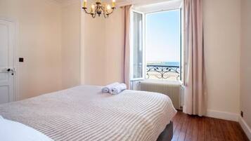 8 chambres, fer et planche à repasser, Wi-Fi, draps fournis