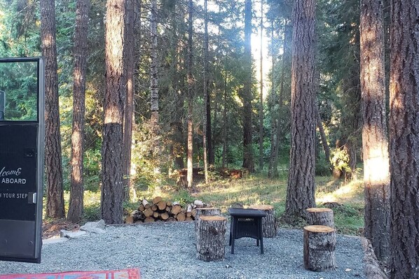 Property grounds - Madrone Hideout, Madrone Hideout Chariot (Douglas County)