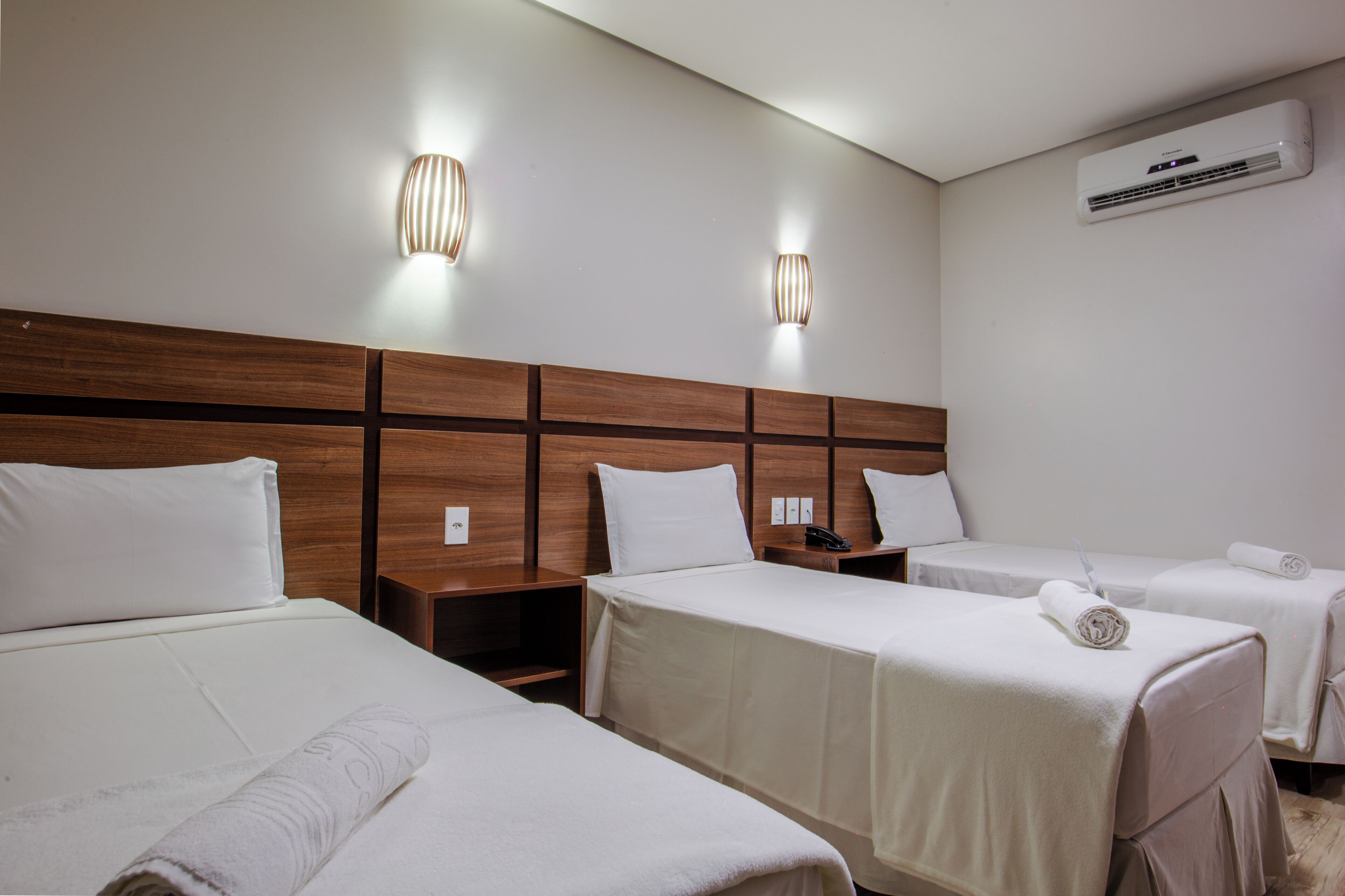 Economy driepersoonskamer | Een minibar, gratis wifi, beddengoed