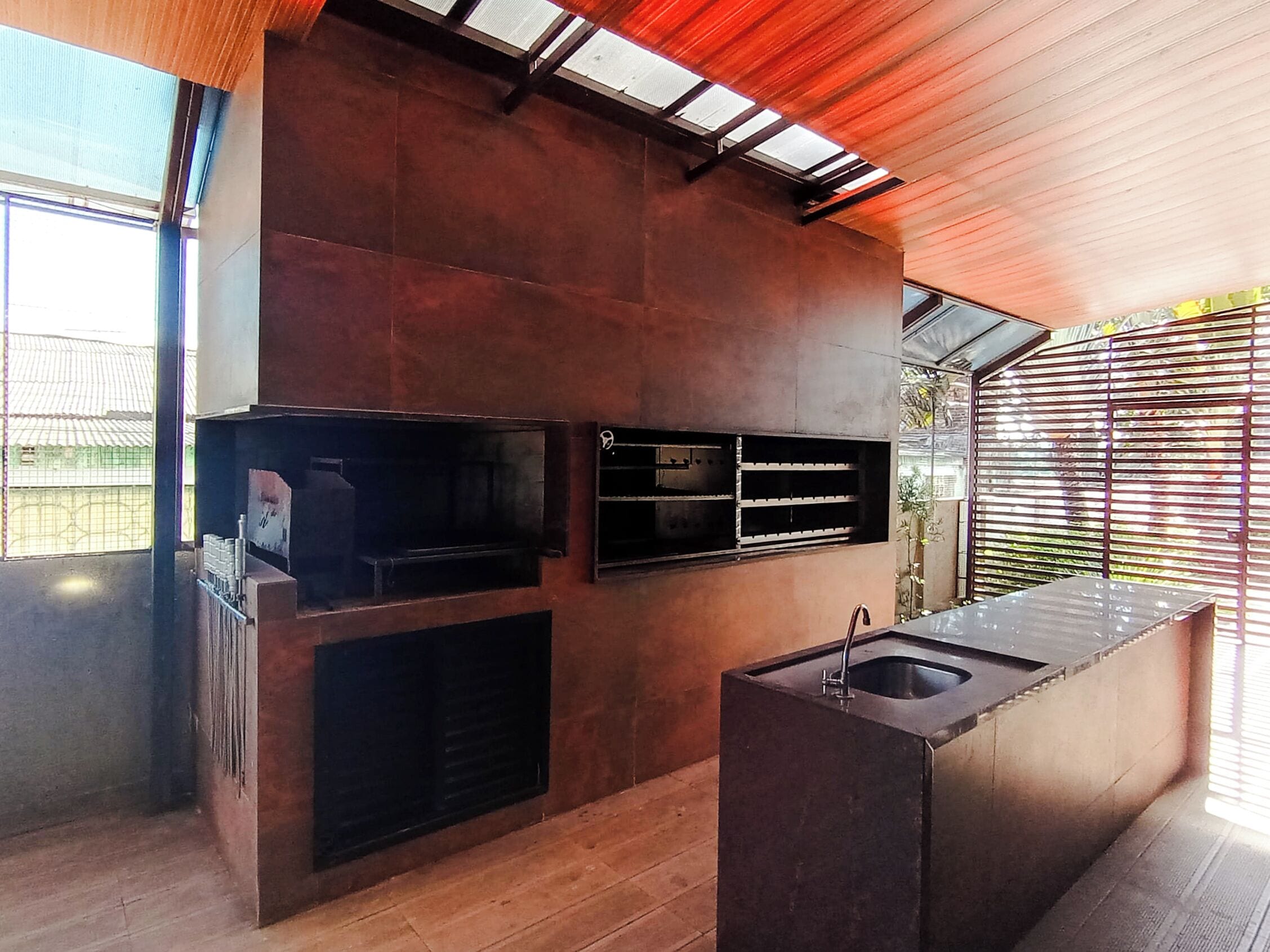 Een 15-inch televisie met digitale zenders