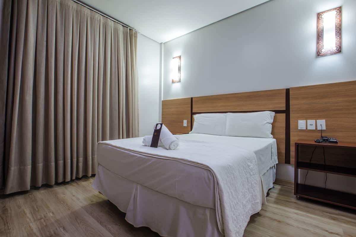 Minibar, gratis wi-fi och sängkläder