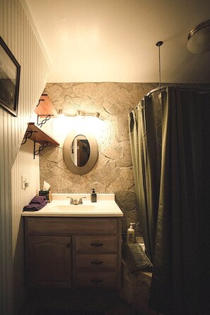 Hair dryer, towels - Orchard House, Orchard House Retreat (Douglas County)