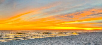 Sonny Daze~Private Heated Pool~Sleeps 12