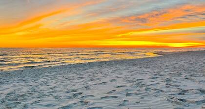 Sonny Daze~Private Heated Pool~Sleeps 12