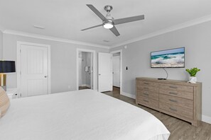 5 bedrooms, desk, free WiFi, bed sheets