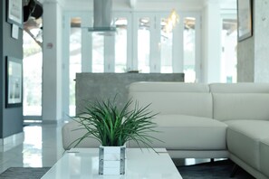 Interior - Hidden Gem/Cozy Countryside villa w/ back-up Generator, Pool ,event ready (Rio Grande)