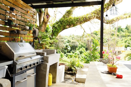 Hidden Gem/Cozy Countryside villa w/ back-up Generator, Pool ,event ready