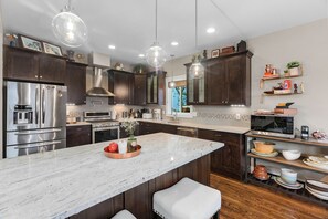 Familie driepersoonskamer, niet-roken | Privékeuken | Een koffiezetapparaat/waterkoker