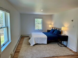 4 bedrooms, desk, travel crib, WiFi - Spacious, modern Maine house in New Harbor near beach, walk to harbor. (Bristol)