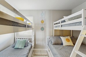 3 bedrooms, iron/ironing board, Internet, bed sheets