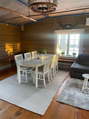 Dining - Cozy winter cottage close to nature, quiet and comfortable, the stars are looking out (Gävleborgs län)