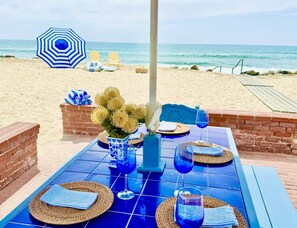 Outdoor dining - Exclusive & Private Saint Malo Beach, Oceanside (Oceanside)