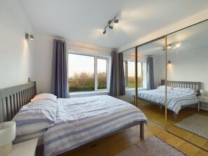 2 bedrooms, iron/ironing board, travel cot, WiFi