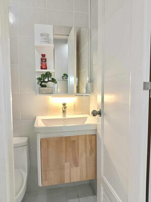 Shower, bidet, towels, soap