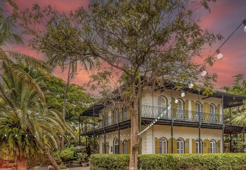 NEW! - The Jolly Rooster Cottage
Steps to Duval - Prime and Quiet Location