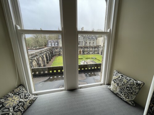 Monastery 8 - Paterson 2 bedroom apartment with luxury period features
