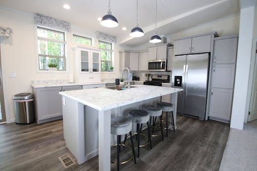 The Stargazing Cottage modern 3 bedroom home Door County