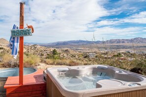 Bañera de hidromasaje al aire libre