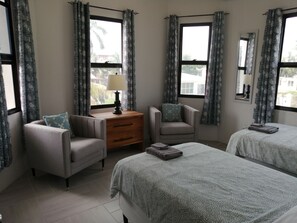 5 bedrooms, desk, iron/ironing board, travel crib - Downtown Dangriga! Style and comfort with a pool. Maya Mountains and sea views. (Dangriga)