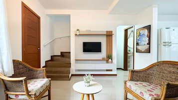 Apartamento | Zona de estar | Una televisión