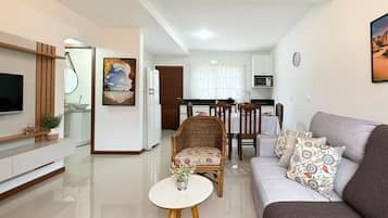 Apartamento | Zona de estar | Una televisión