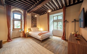 1 bedroom, travel cot, WiFi, bed sheets