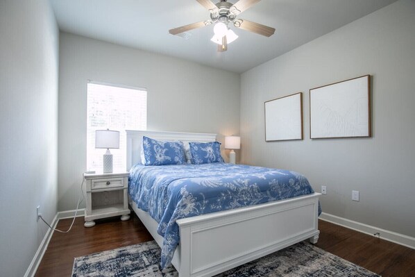 3 chambres, fer et planche à repasser, Wi-Fi, draps fournis