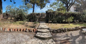 Property grounds - Pleasant Studio with garden in quiet residence close to all amenities (Cavalaire-sur-Mer)